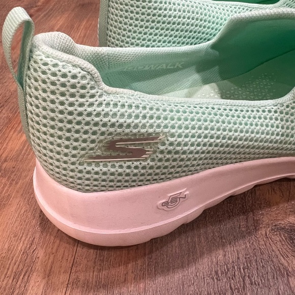 NEW SKECHERS - GO WALK Joy - Aurora - Sz 9 - Be noticed in this cool mint color - Picture 5 of 9